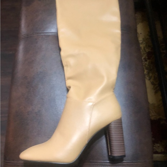 Dark beige knee high boots, never worn - Picture 2 of 3